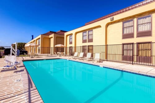 Baymont by Wyndham Amarillo East, Pool
