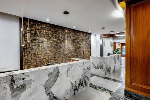 Hotel Fort Des Moines, Curio Collection by Hilton, Reception