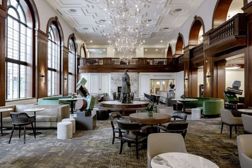 Hotel Fort Des Moines, Curio Collection by Hilton, Lobby