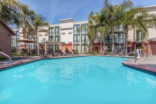 Wyndham Visalia, Pool