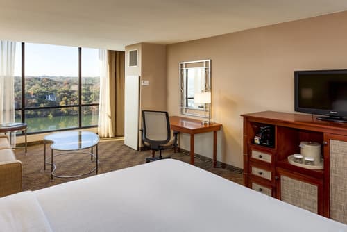 Holiday Inn Austin -Town Lake by IHG, Room