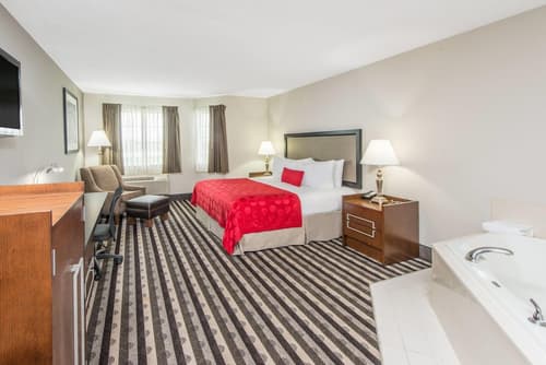 Ramada by Wyndham Springfield North, Room