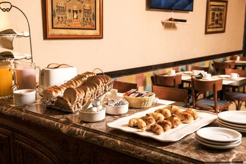 Mayflower Suites, Dining