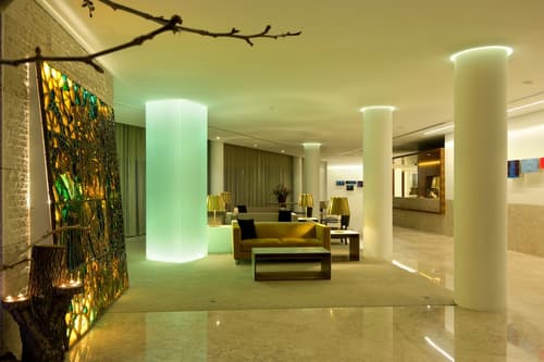 Hotel Santa Maria, Interior entrance