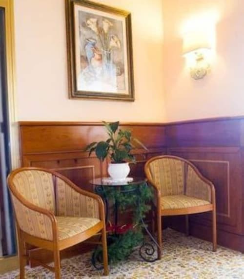 Hotel Beatrice, Lobby sitting area