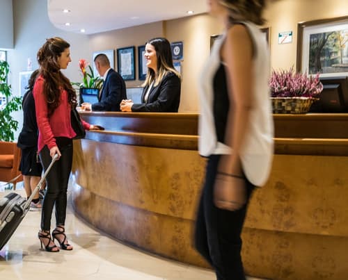 Mercure Carlton Rioja, Reception