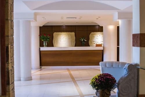 Crithoni's Paradise Hotel, Reception