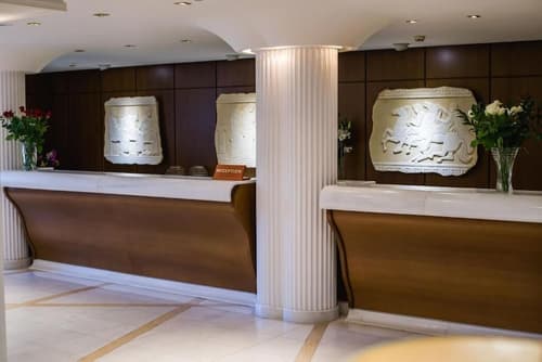 Crithoni's Paradise Hotel, Reception