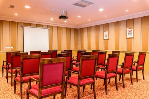 Villa Beaumarchais, Business center