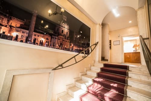 Hotel Kent, Interior entrance