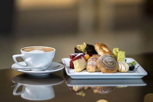 Jumeira Rotana, Lobby lounge