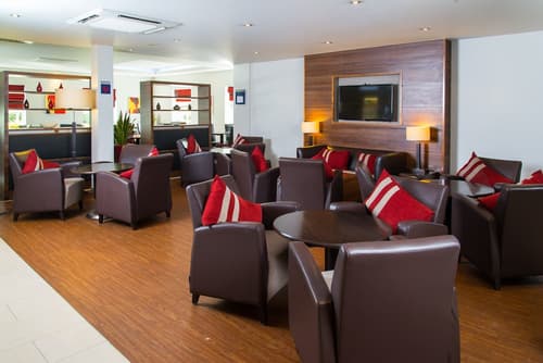 Holiday Inn Express Birmingham - Oldbury by IHG, Lobby