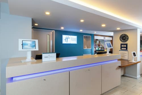 Holiday Inn Express Birmingham - Oldbury by IHG, Reception