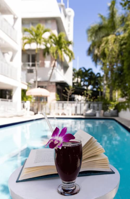 Crest Hotel Suites, Primary image