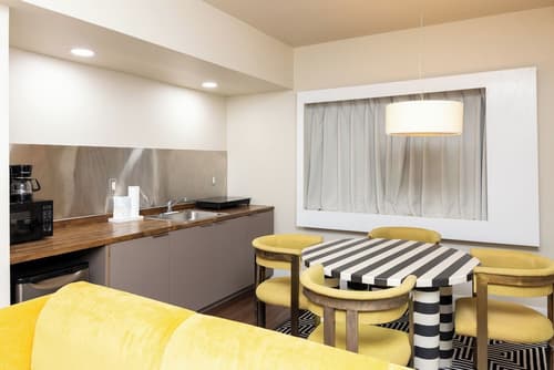 Crest Hotel Suites, Room