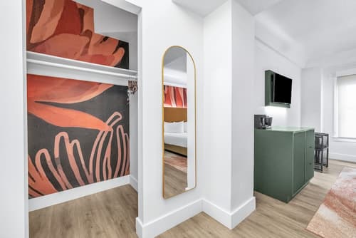 Nob Hill Hotel, Room