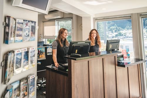 Blue Peaks Lodge, Reception