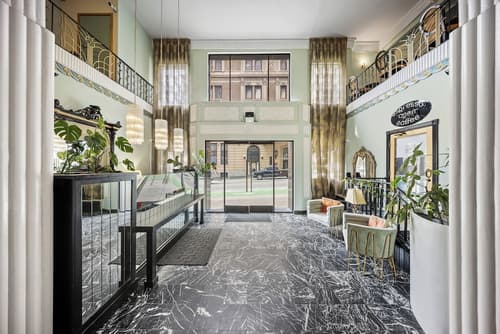 Embassy Hotel, Reception