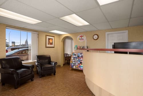 Super 8 by Wyndham Austin Downtown/Capitol Area, Lobby