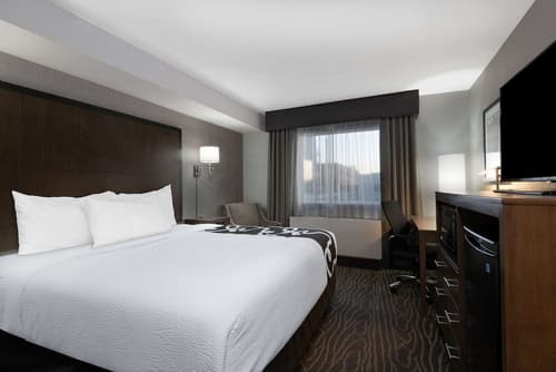 La Quinta Inn & Suites by Wyndham Anchorage Airport, Room