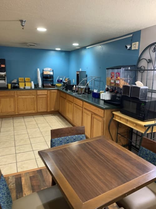 Days Inn by Wyndham Custer, Breakfast area
