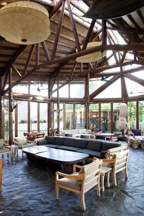 Coconuts Beach Club Resort & Spa, Lobby sitting area