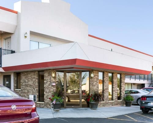 Econo Lodge Wall, Exterior