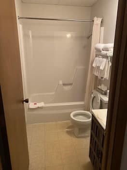 Econo Lodge Wall, Bathroom