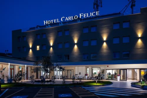 Hotel Carlo Felice, Front of property