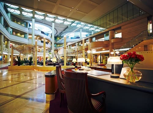 Hotel New Otani Osaka, Concierge desk