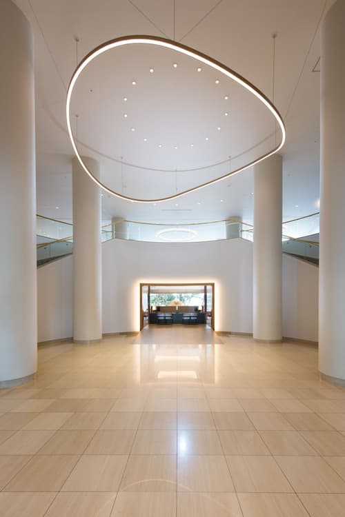 Hilton Tokyo Bay, Lobby