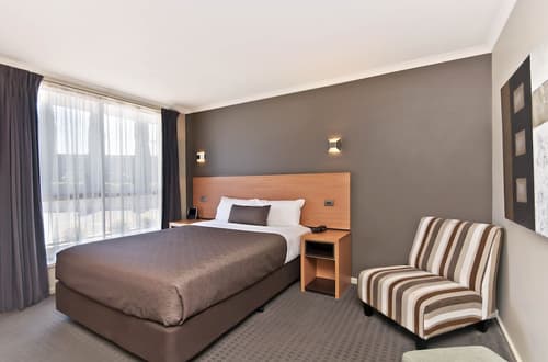 Comfort Inn On Raglan, Room
