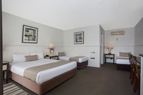 Comfort Inn On Raglan, Room