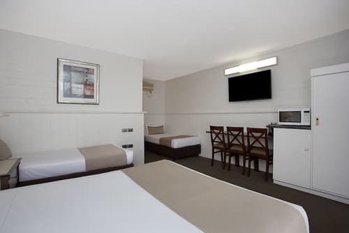 Comfort Inn On Raglan, Room