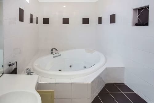 Comfort Inn On Raglan, Room