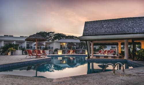 Coyaba Beach Resort, Outdoor pool