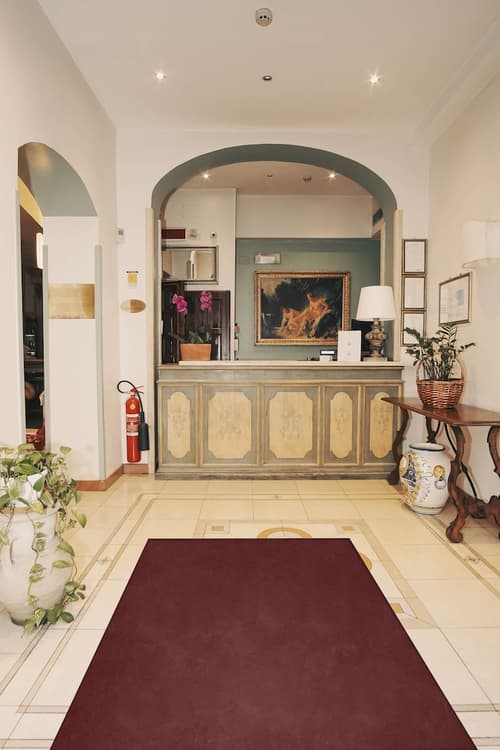 Hotel Galileo, Reception