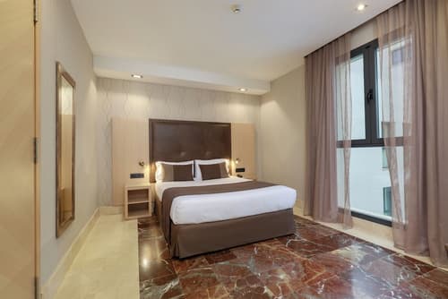 Hotel Pedro I de Aragón, Room