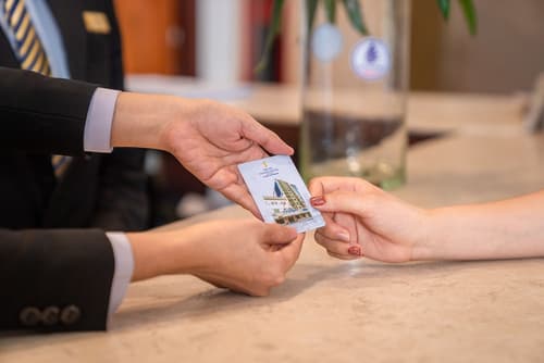 Oscar Saigon Hotel, Reception