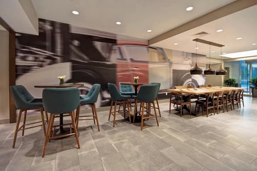 Four Points by Sheraton Boston Newton, Lobby