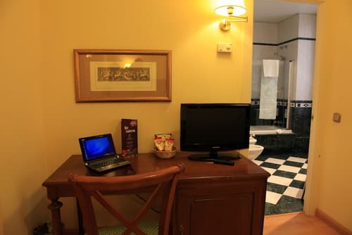 Hotel Cervantes, Room