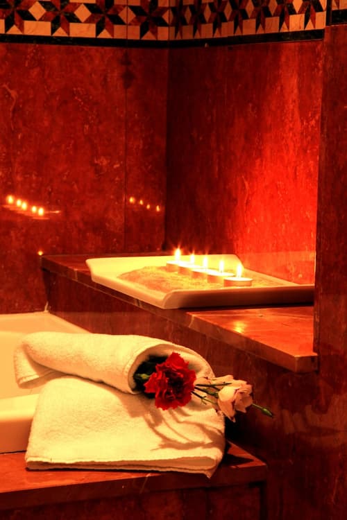 Hotel Cervantes, Bathroom