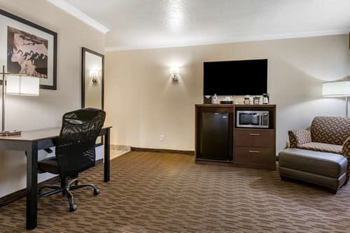 Best Western Airport Albuquerque InnSuites Hotel & Suites, Room