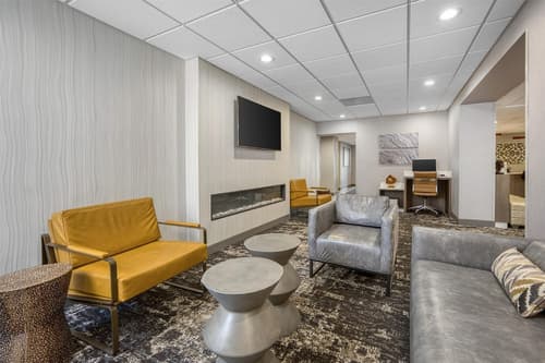 SureStay Plus Hotel by Best Western Chicago Lombard, Lobby