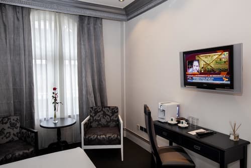 Hotel Lopez de Haro, Room