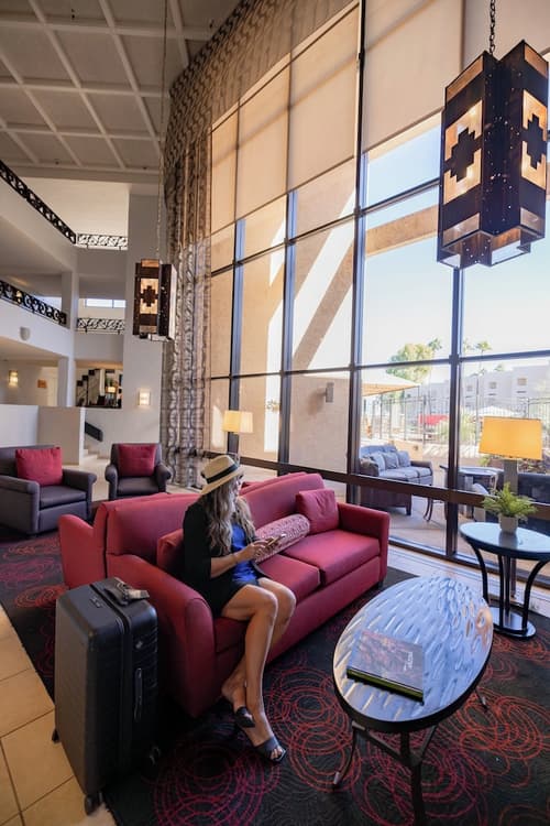 The McCormick Scottsdale, Lobby sitting area