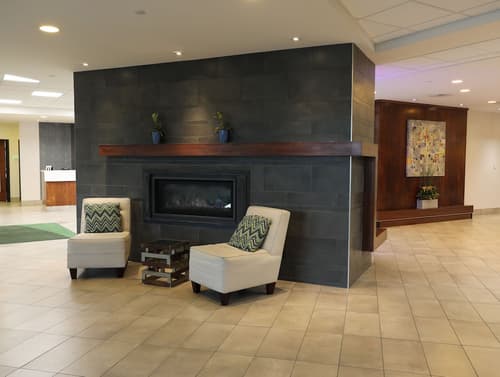DoubleTree by Hilton Omaha Southwest, Lobby sitting area