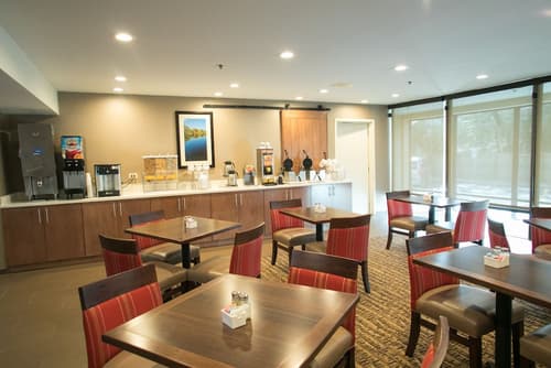 Comfort Suites Oakbrook Terrace near Oakbrook Center, Breakfast area