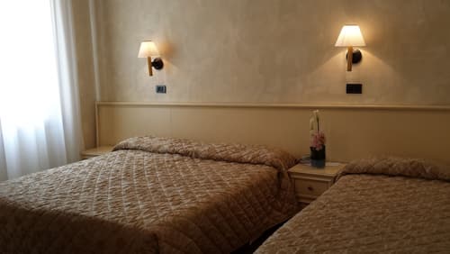 Carlton Capri Hotel, Room