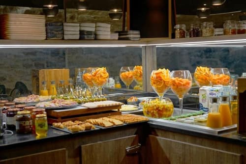 Hotel Le Montmartre Saint Pierre, Dining